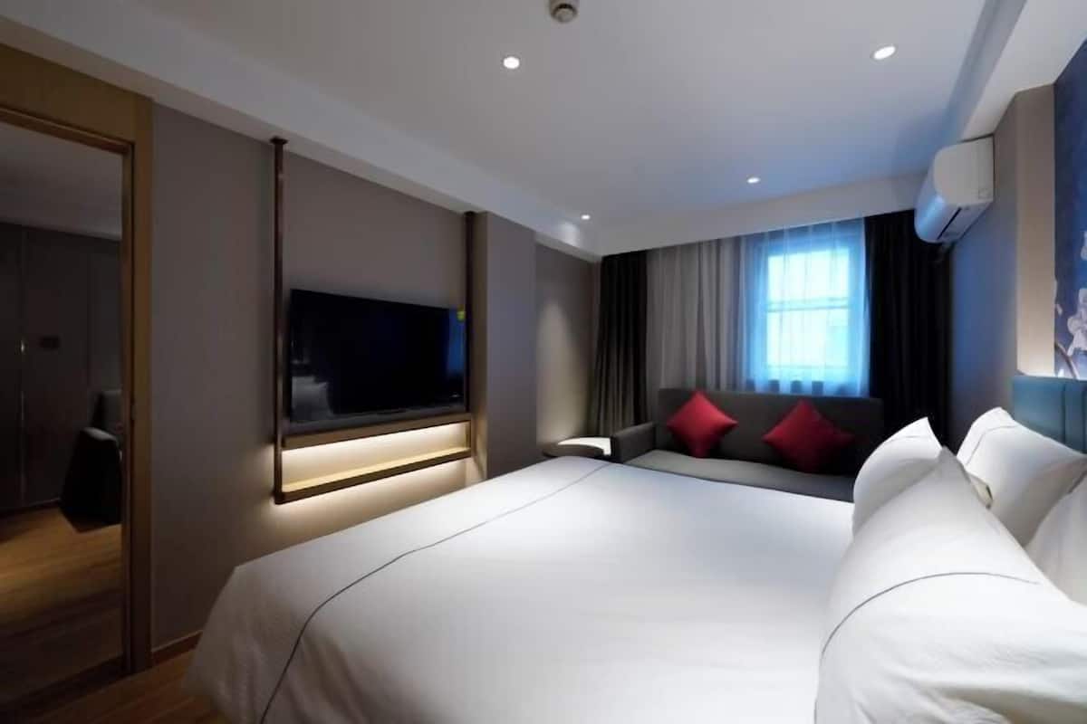 In-room safe, desk, blackout drapes, iron/ironing board (on request)