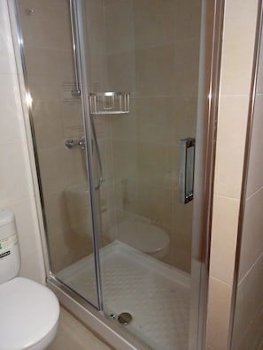 Triple Room | Bathroom