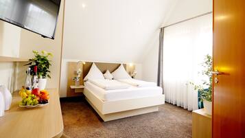 Studiosuite | Allergikerbettwaren, Zimmersafe, Schreibtisch