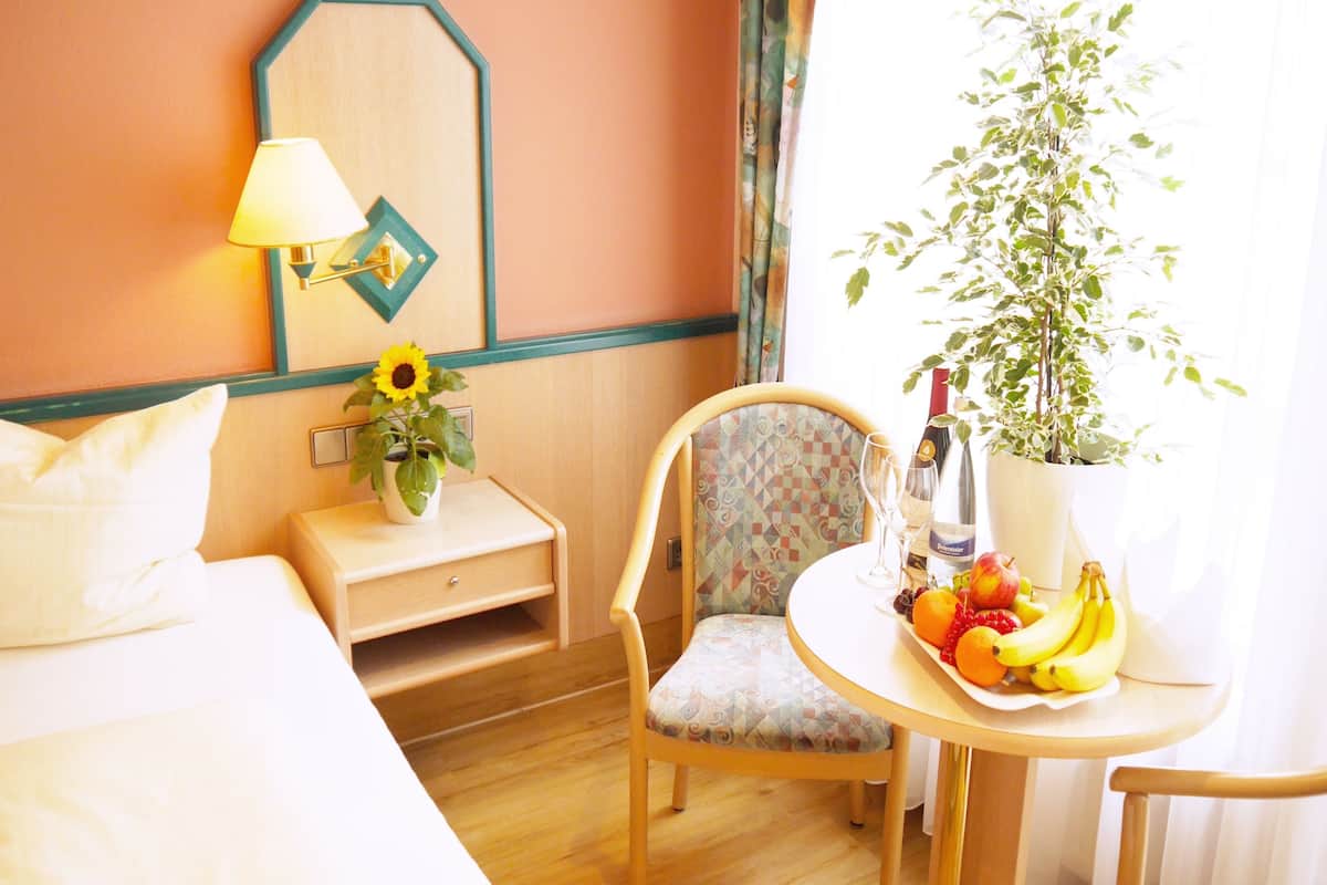 1 bedroom, hypo-allergenic bedding, in-room safe, desk