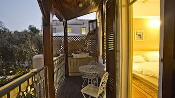 Jacuzzi Deluxe Room with Balcony | Balkon