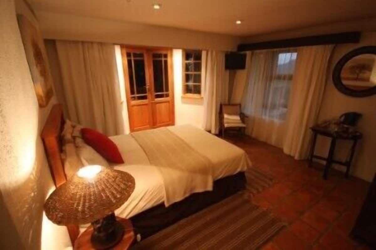 Gecko Room (with Shared Bathroom) | 2 bedrooms, premium bedding, in-room safe, individually decorated