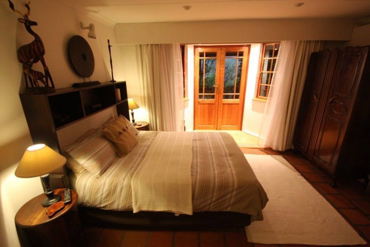 Elephant Room (with shared bathroom) | Premium bedding, in-room safe, blackout curtains, free cots/infant beds