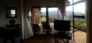 Room - Acra Retreat, Mountain View Lodge (Emgwenya)