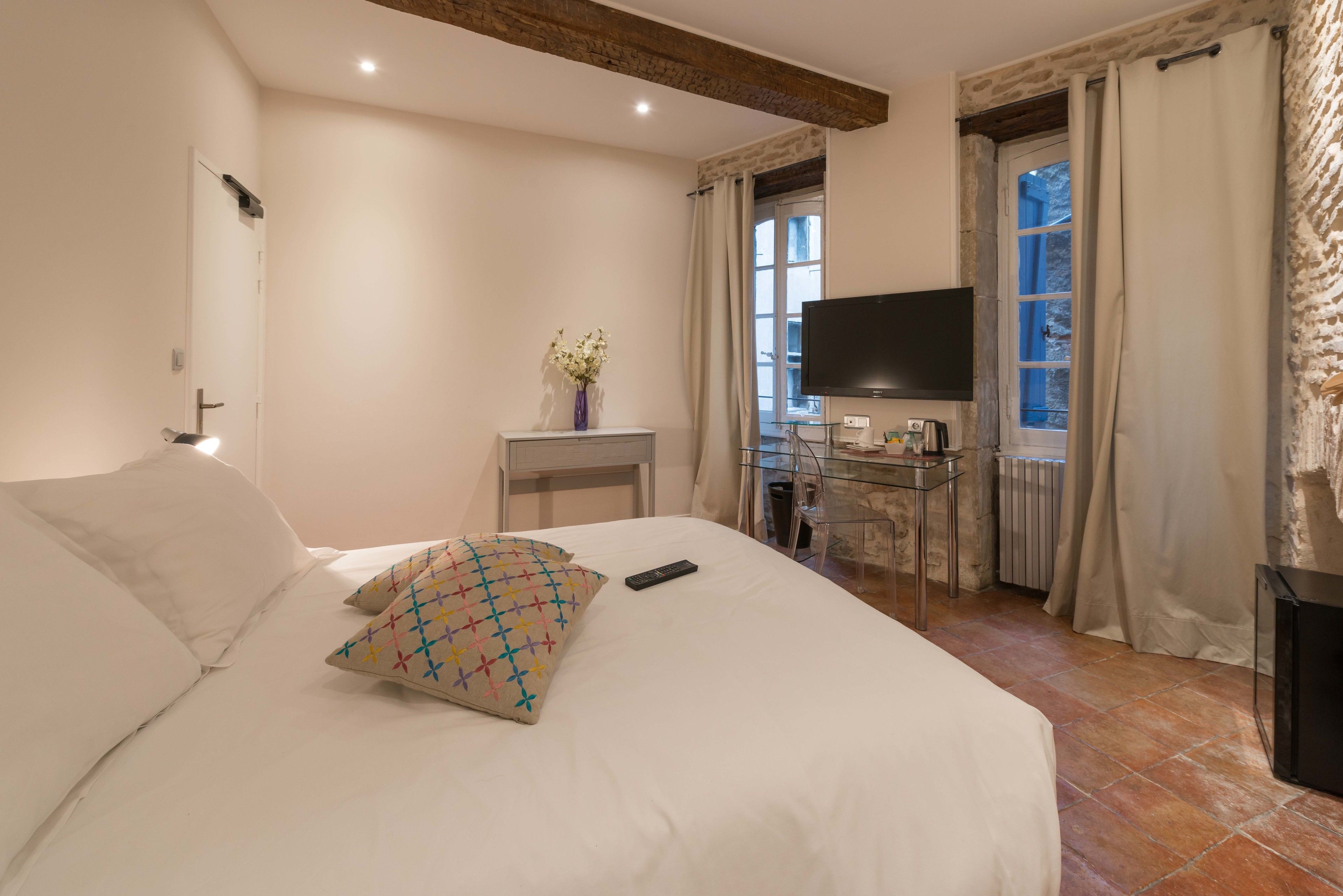 premium bedding, pillow-top beds, minibar, soundproofing