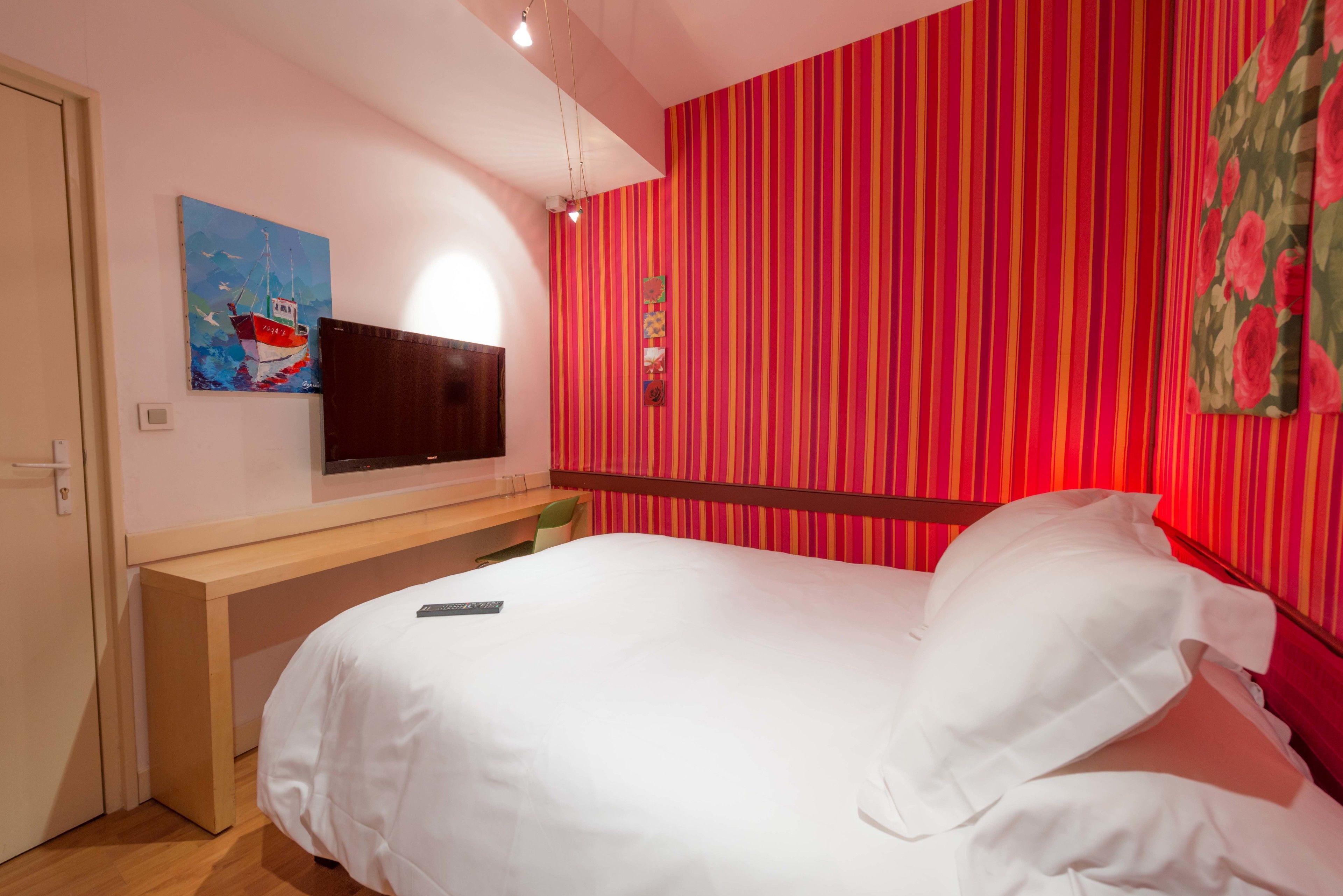 single room (cosy) | premium bedding, pillow-top beds, minibar, soundproofing