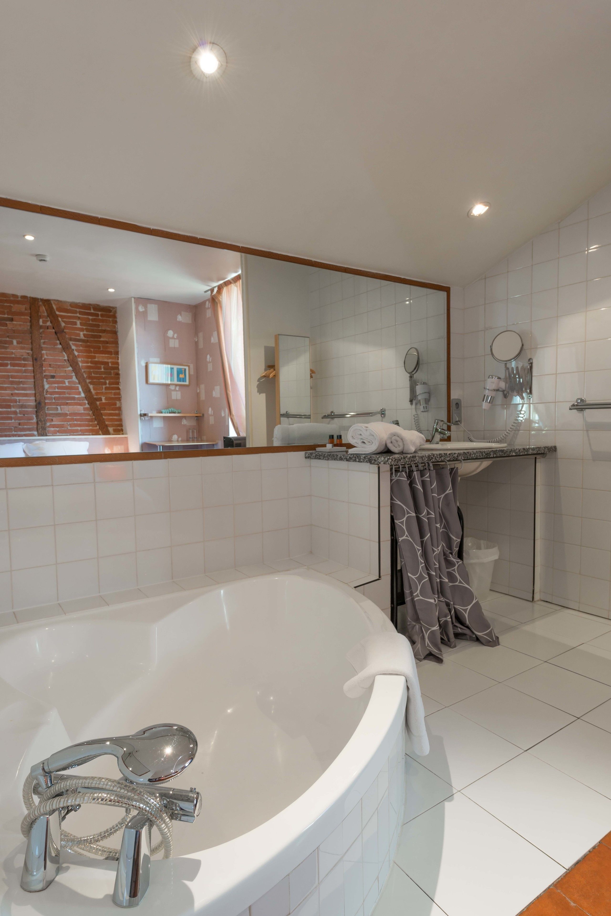 single room (cosy) | bathroom | jetted bath, free toiletries, hair dryer, towels