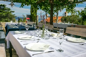 Outdoor dining - Pansion Tramontana (Cres)