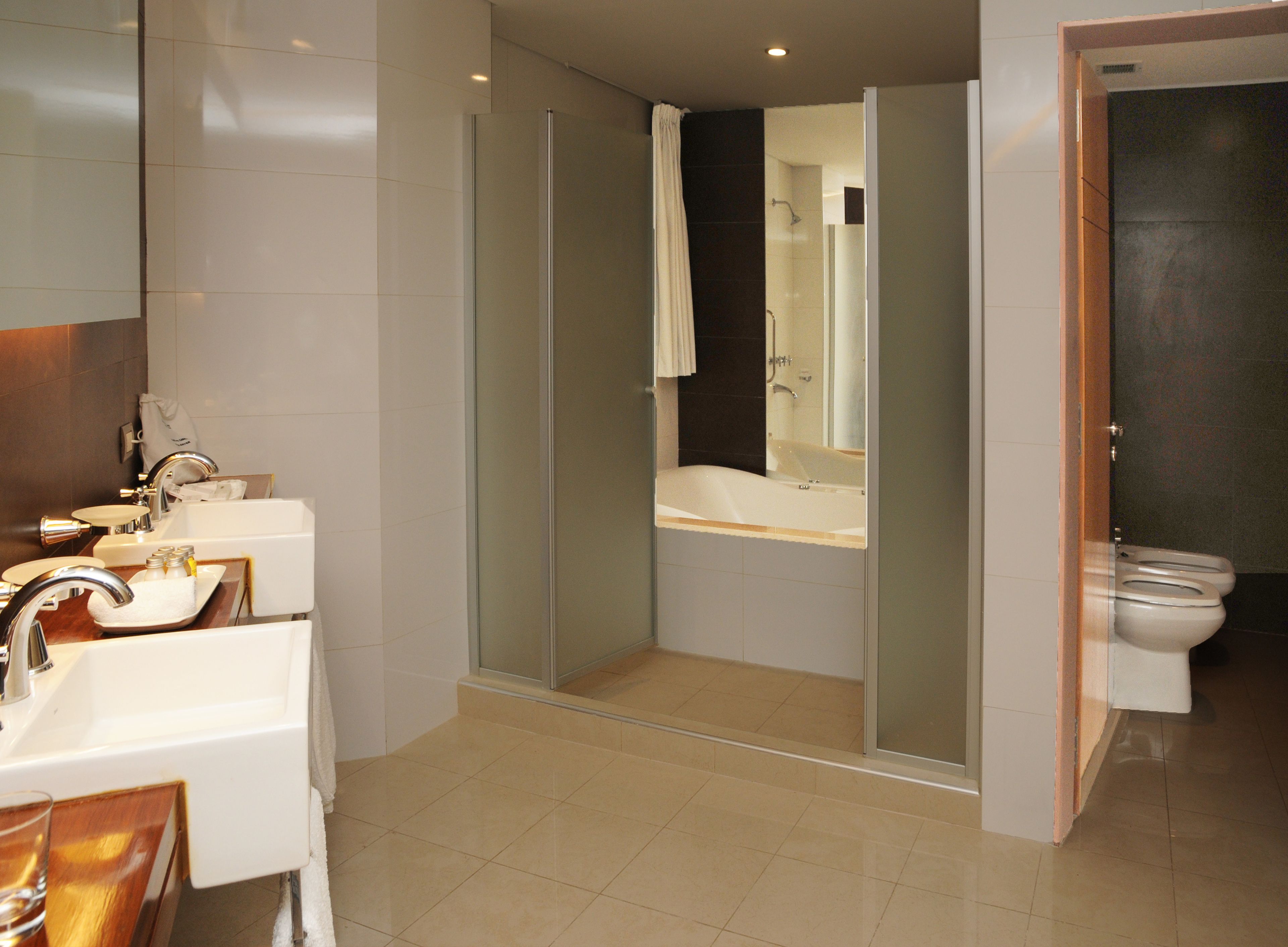 penthouse | bathroom | combined shower/bathtub, jetted bath, rainfall showerhead