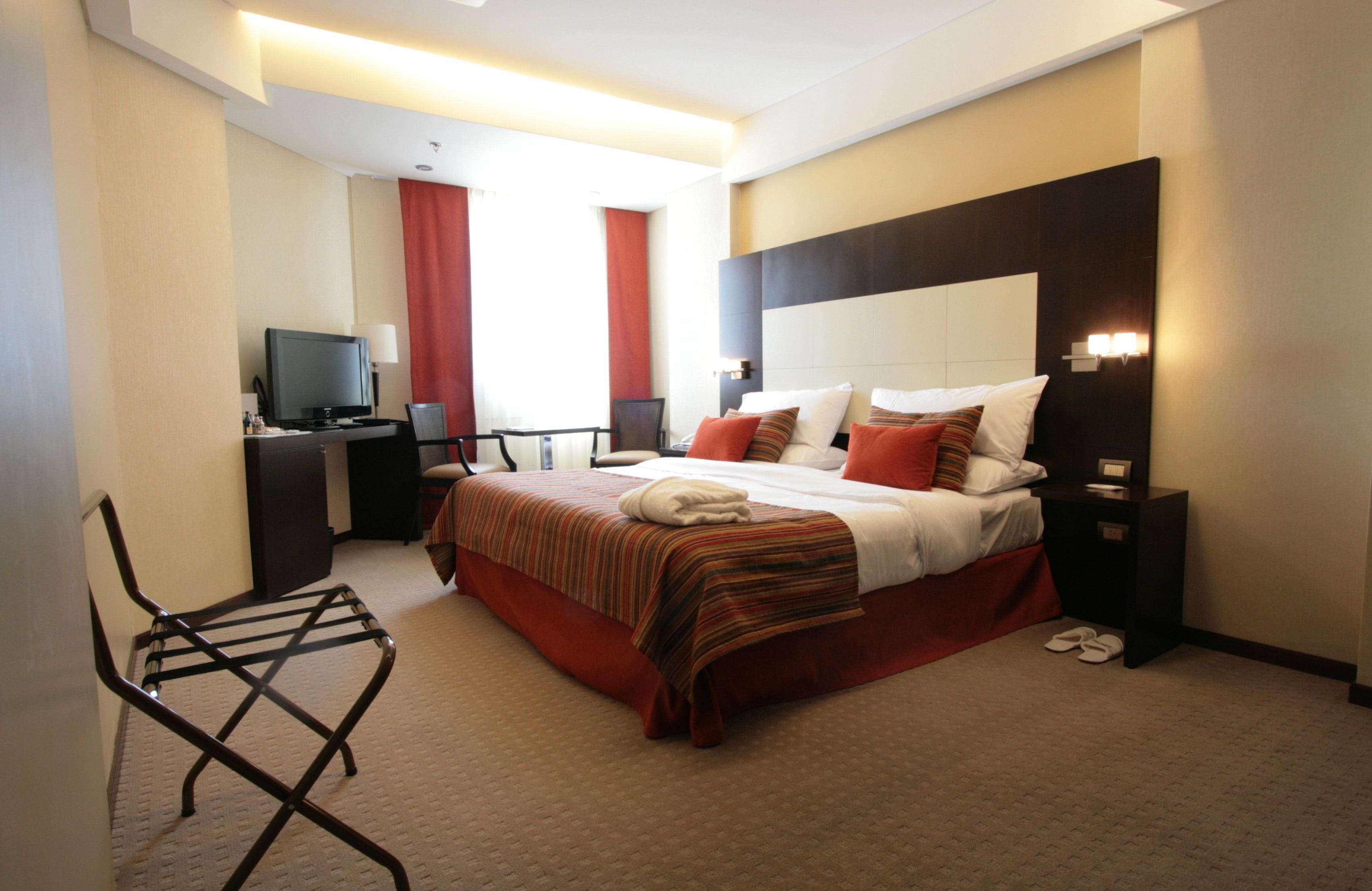 executive room | hypo-allergenic bedding, down duvets, minibar, in-room safe