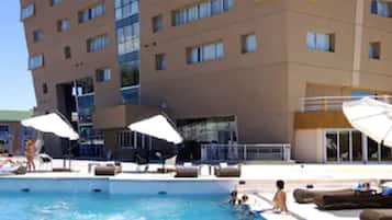 Seasonal outdoor pool, pool umbrellas