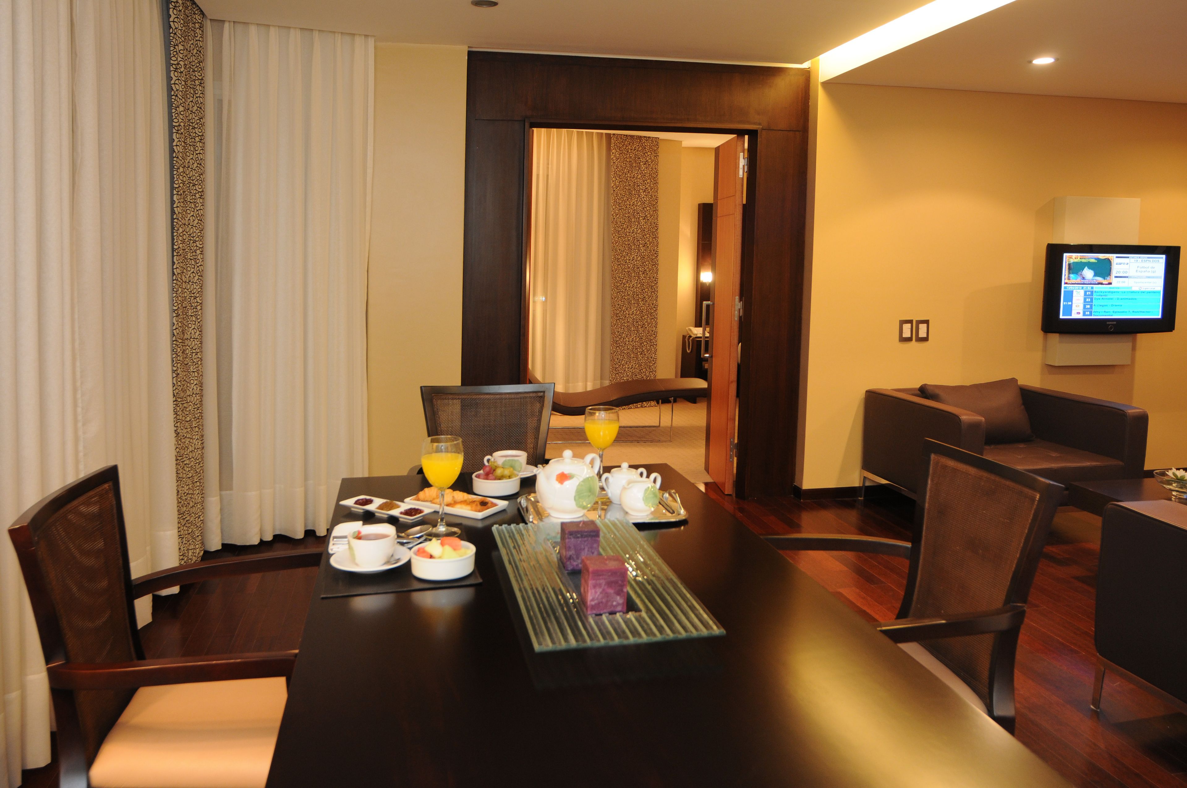 penthouse | living room | 32-inch flat-screen tv with cable channels, tv