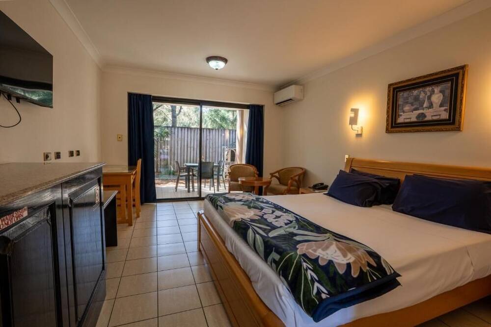 Novena Palms Motel