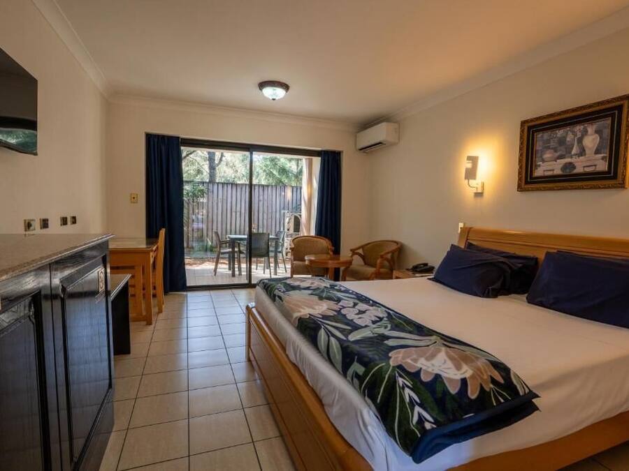 Refrigerador, microondas, cafetera y tetera y tetera eléctrica