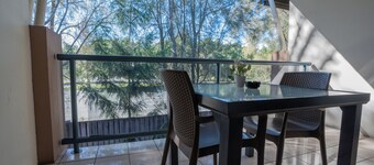 Novena Palms Motel