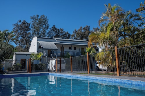 Novena Palms Motel