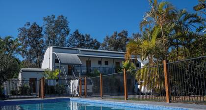 Novena Palms Motel