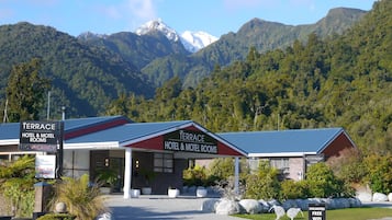 Pintu masuk properti