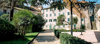 D & Sons Apartments