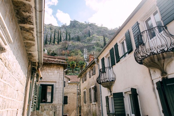 Apartamento de lujo, 2 habitaciones, balcón | Vistas a la calle