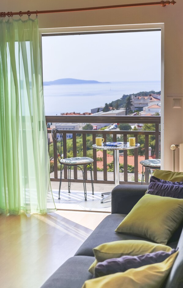 Individually decorated, individually furnished, desk, laptop workspace