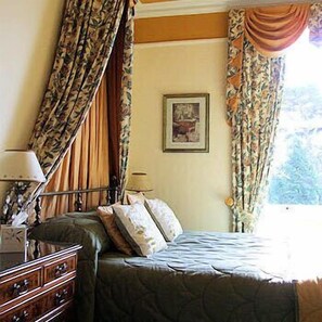 Premier Room, 1 King or 1 Queen Bed, Bathtub