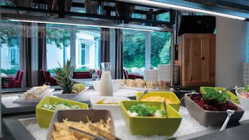 Här finns 3 restauranger som serverar frukost.