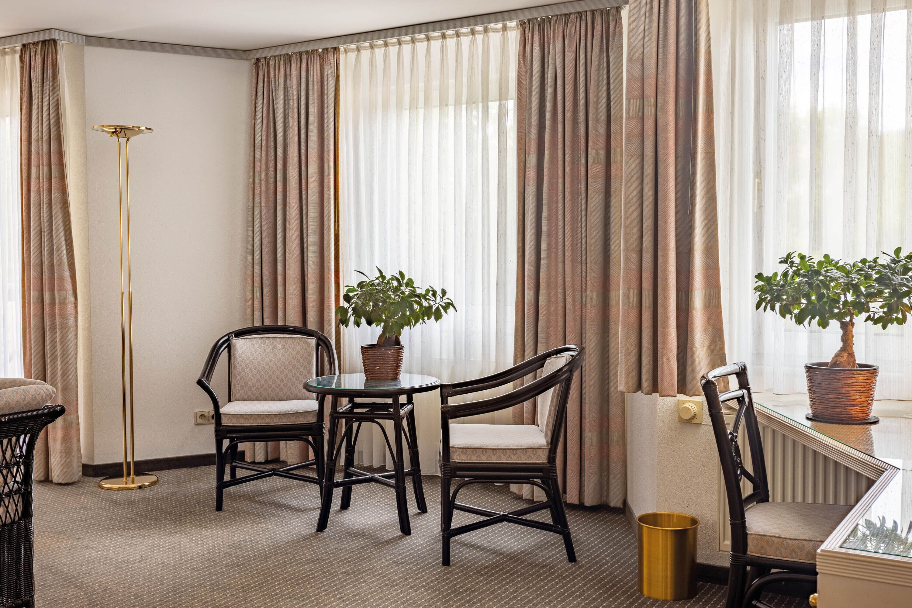 suite plus | living area | flat-screen tv