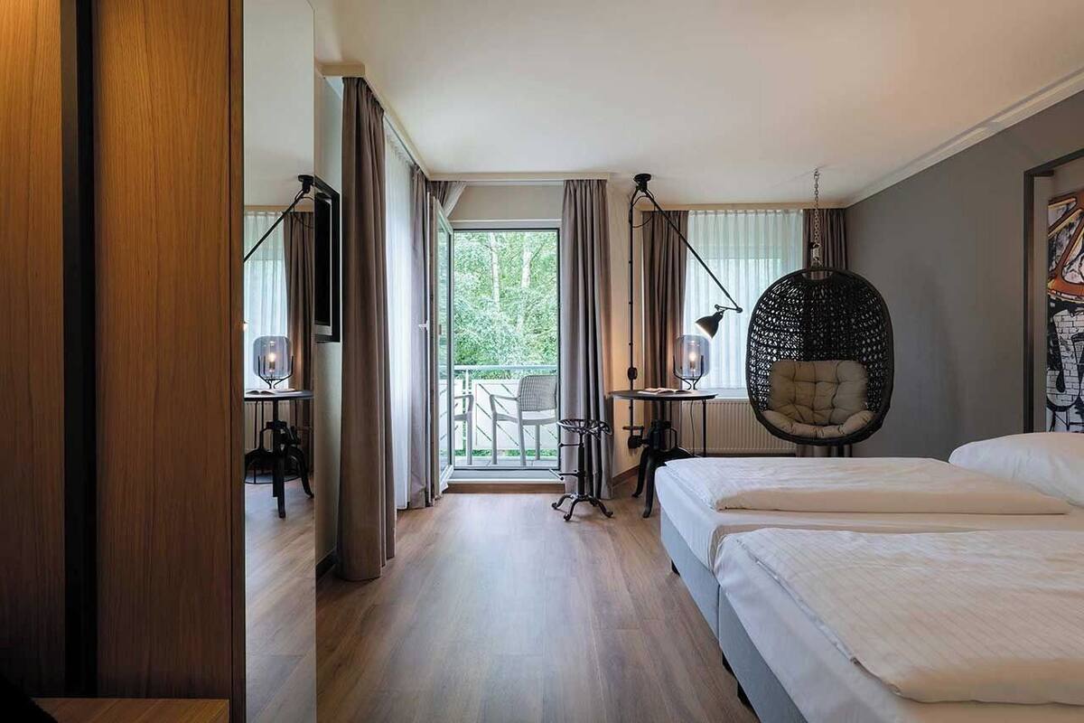Premium bedding, in-room safe, desk, laptop workspace