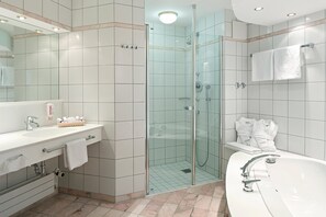 Suite Plus | Hochwertige Bettwaren, Zimmersafe, individuell eingerichtet