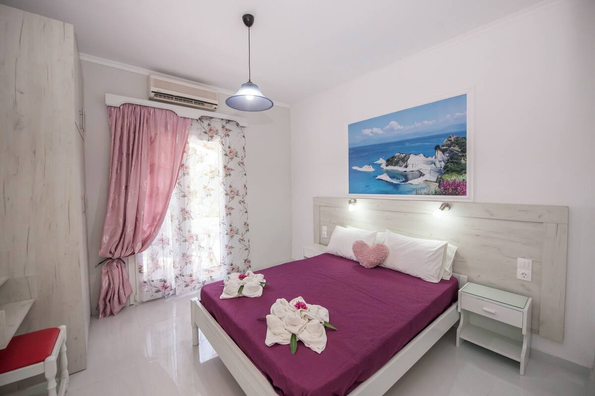 1 bedroom, Egyptian cotton sheets, premium bedding