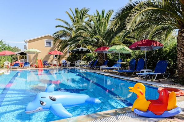 Seasonal outdoor pool, sun loungers