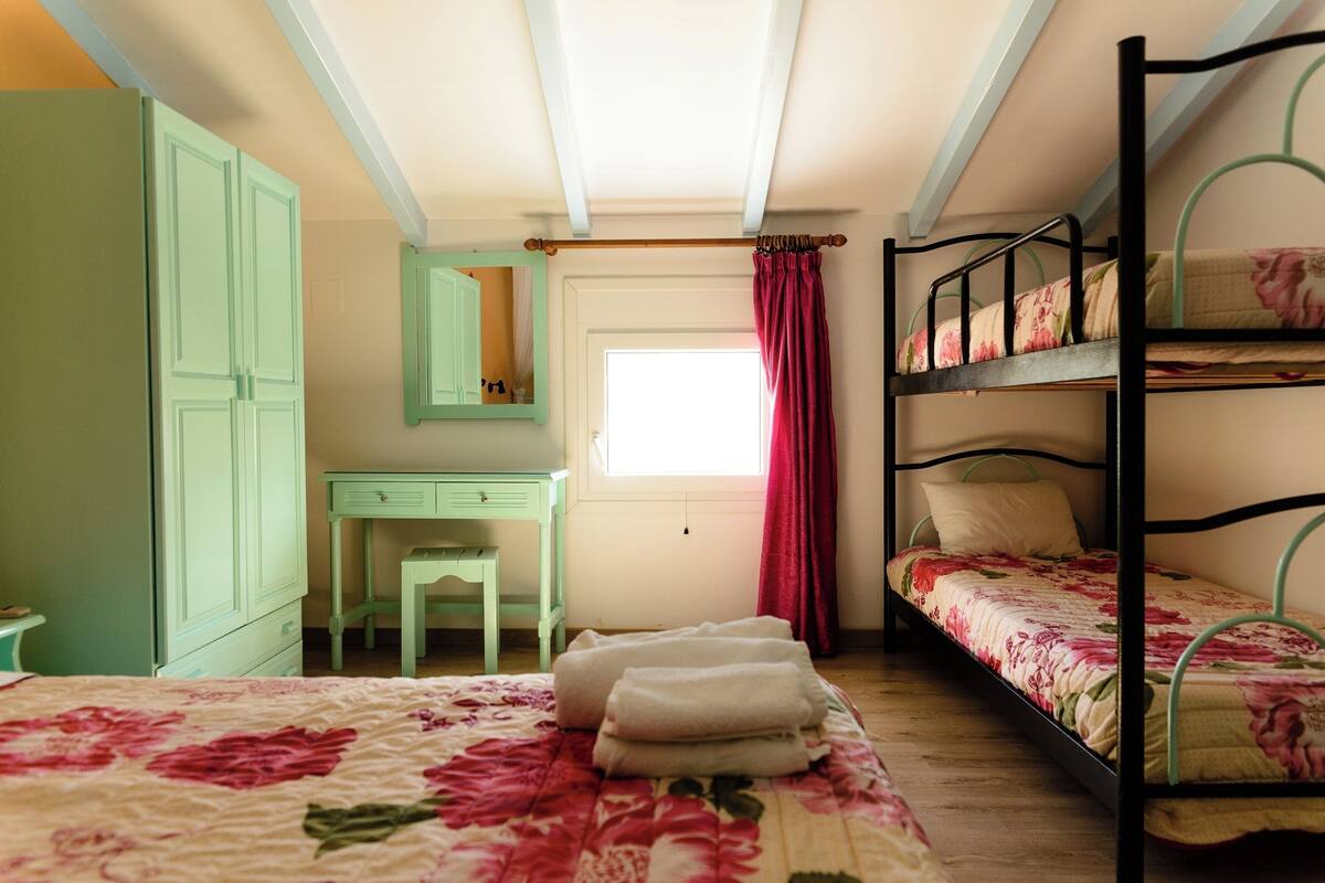 1 bedroom, Egyptian cotton sheets, premium bedding