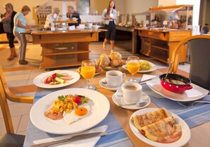 Free daily buffet breakfast