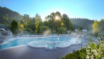 2 indoor pools, outdoor pool, sun loungers