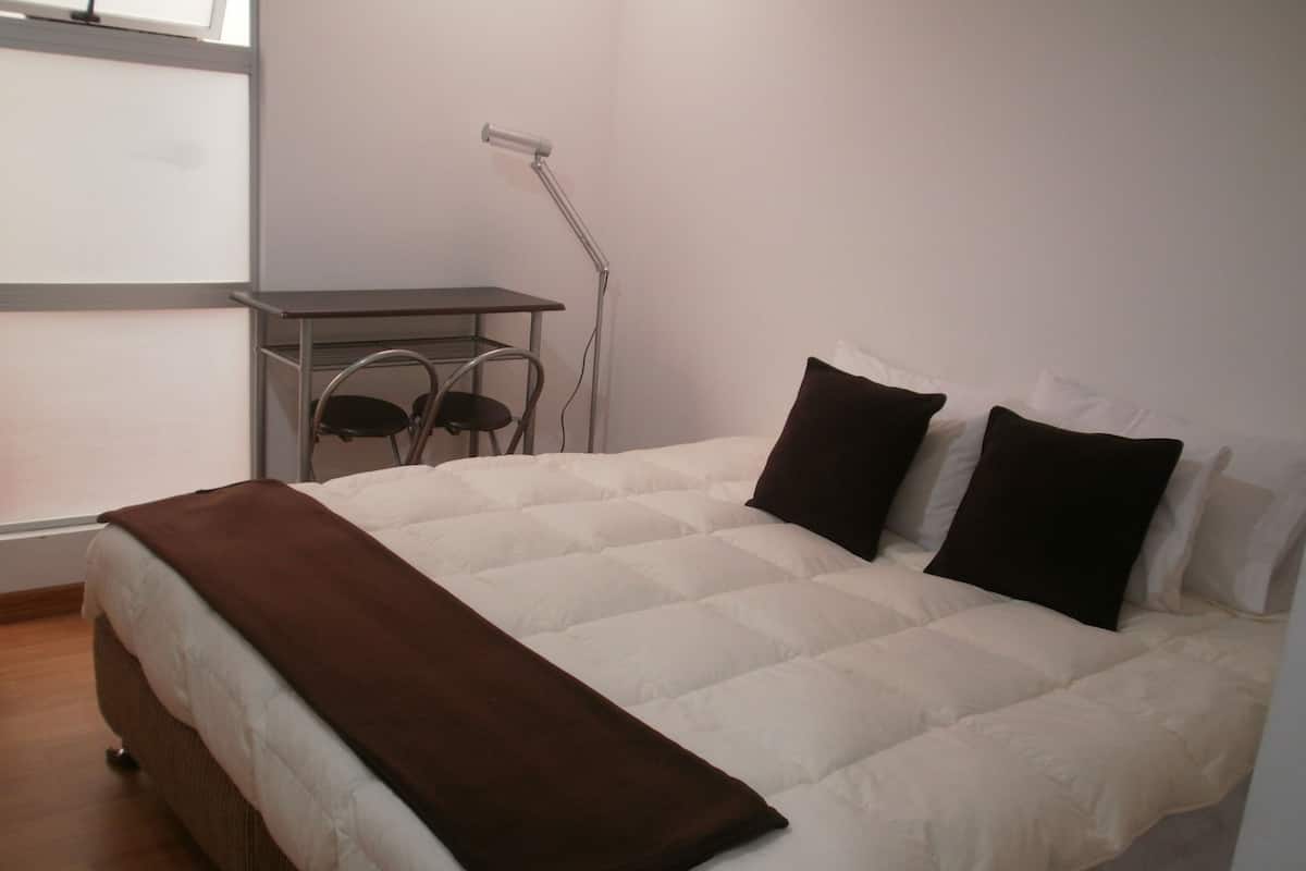 Habitación individual | 1 habitación, escritorio, tabla de planchar con plancha y camas extra