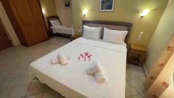 In-room safe, desk, soundproofing, free WiFi