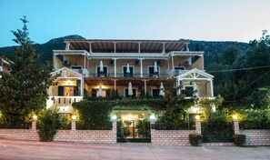 Façade de l’hébergement - soirée/nuit