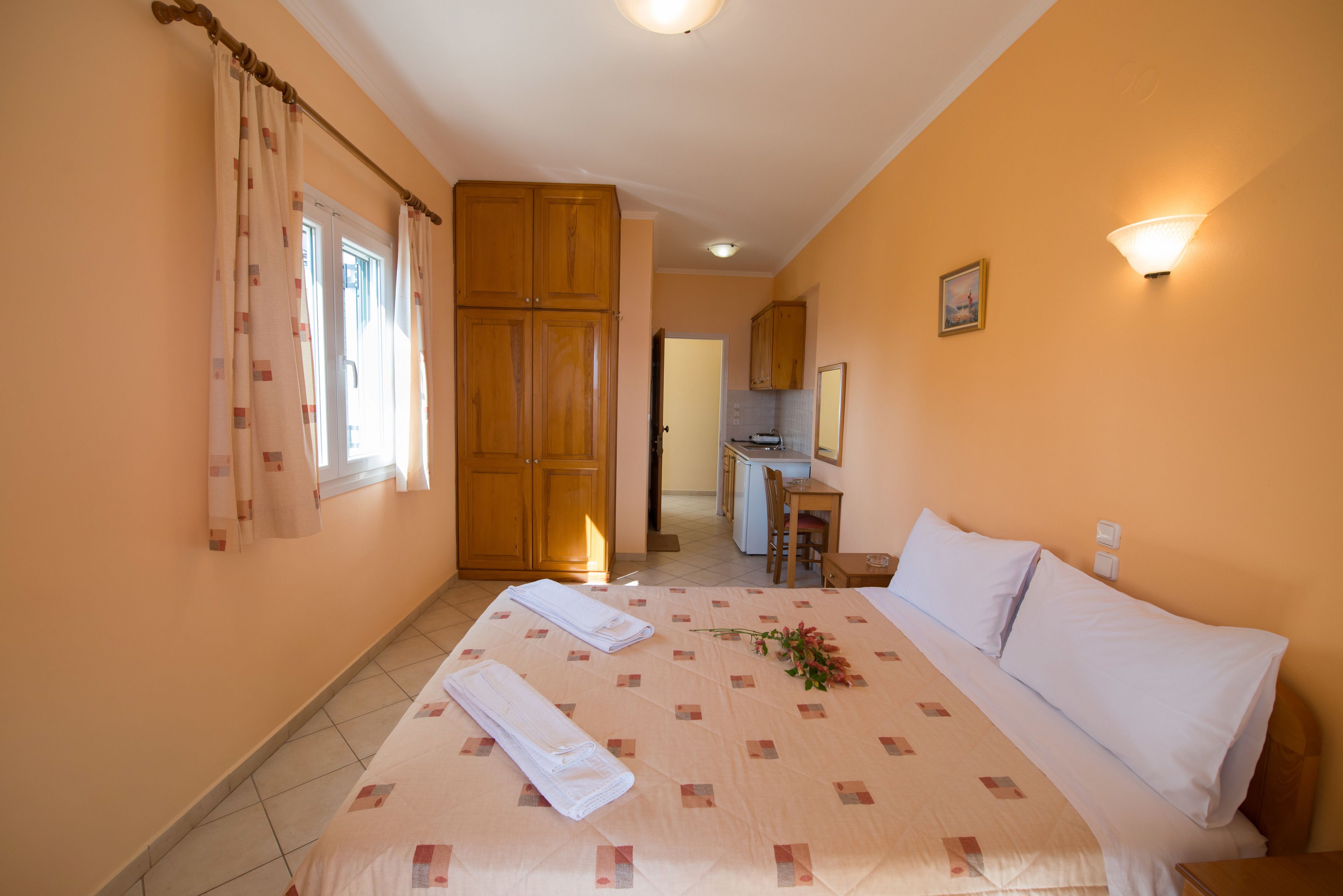 standard room, sea view | 1 bedroom, in-room safe, desk, soundproofing