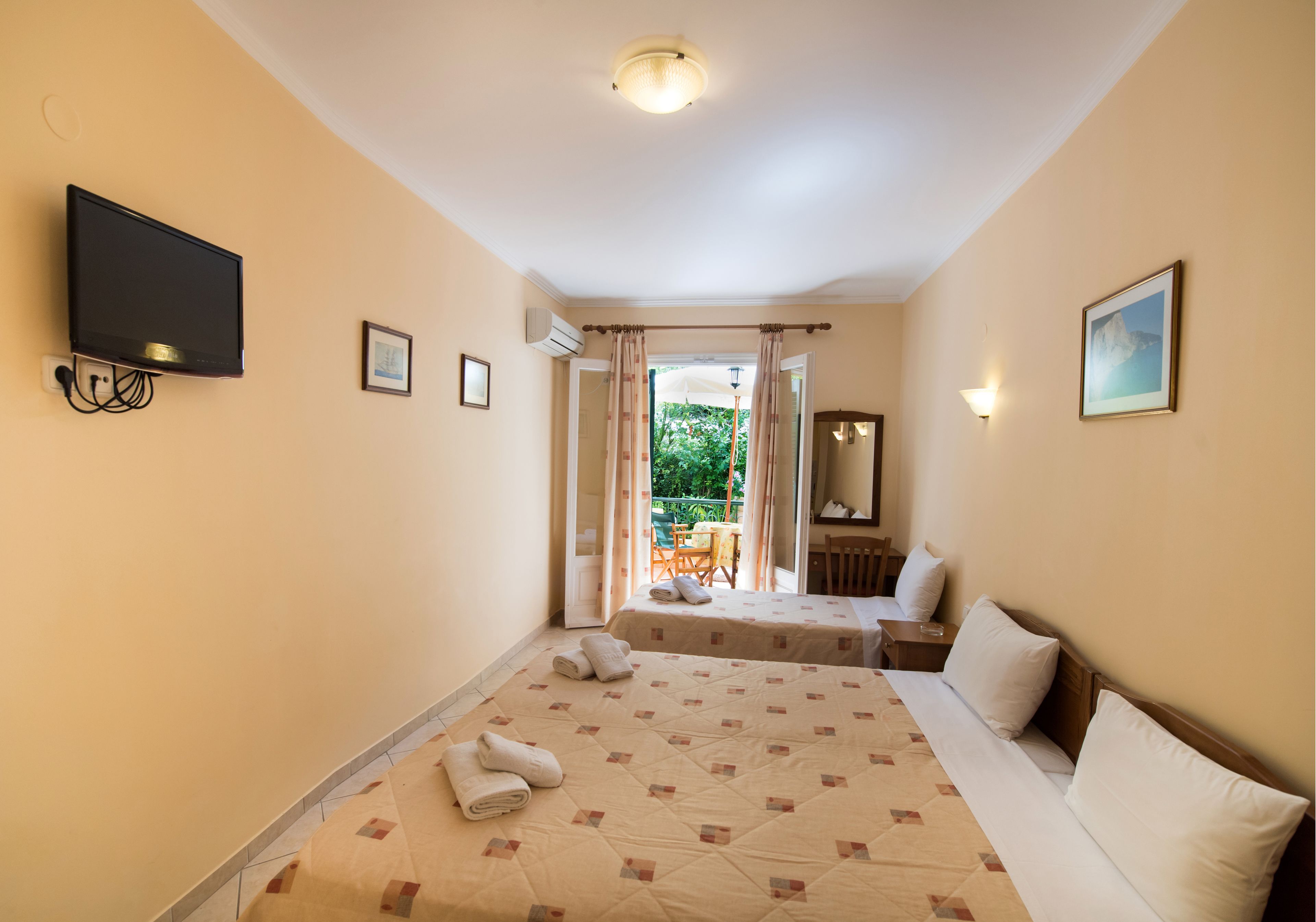 standard twin room, 2 single beds, mountain view | 1 bedroom, in-room safe, desk, soundproofing