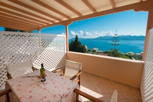 Triple Apartment, Sea View | Sacada