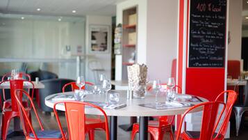 Lunch and dinner served