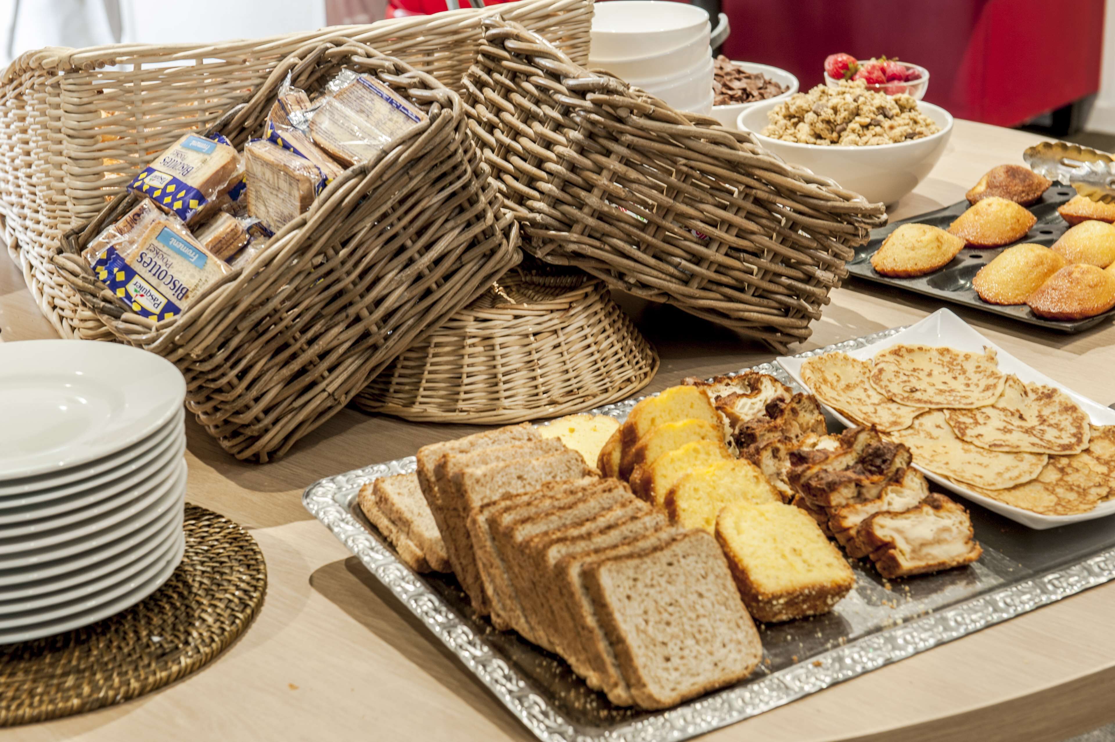 Café da manhã com buffet todos os dias (EUR 15.5 por pessoa) 