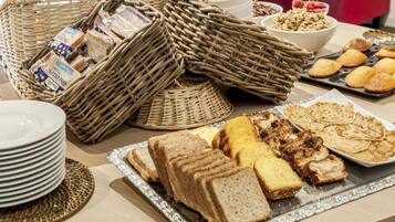 Dagelijks ontbijtbuffet (EUR 15.5 per persoon)