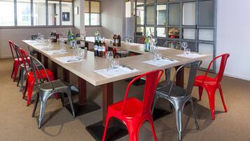 Serveert lunch en diner