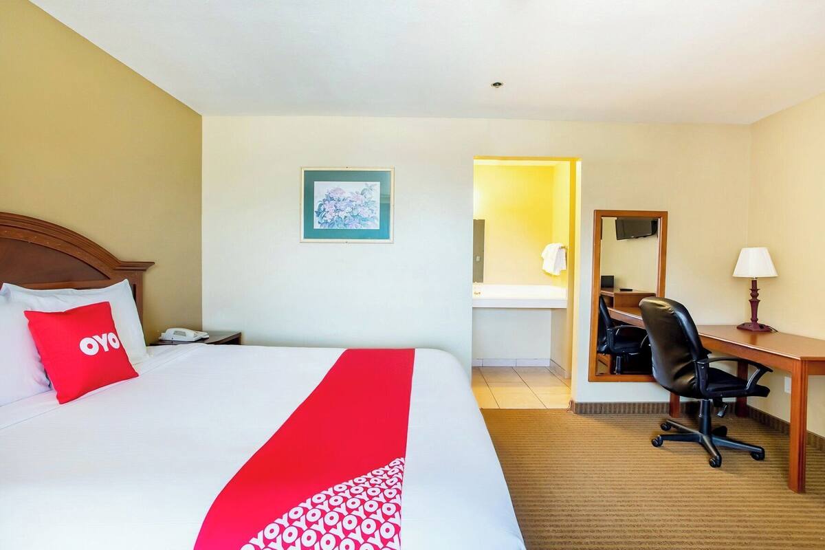 Desk, WiFi (free), bed sheets