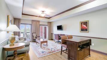 Tallelokero huoneessa, kannettavalle tietokoneelle sopiva työtila