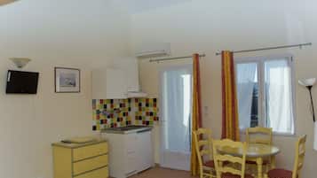 Family Duplex, Balcony, Pool View | Premium bedding, down comforters, desk, free WiFi