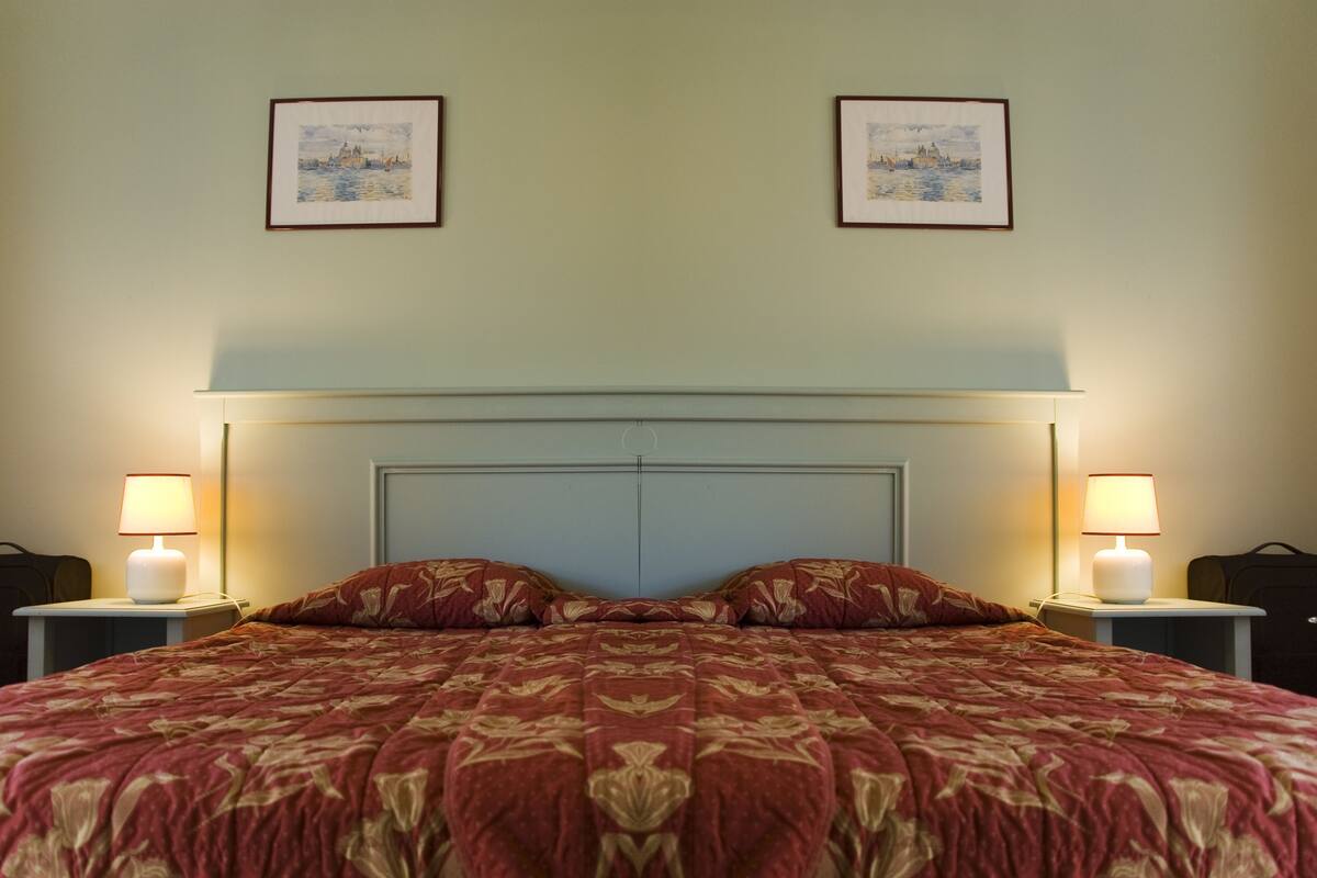 Premium bedding, down duvets, desk, free WiFi