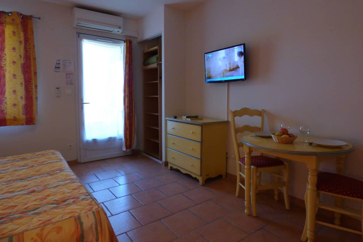 Premium bedding, down duvets, desk, free WiFi